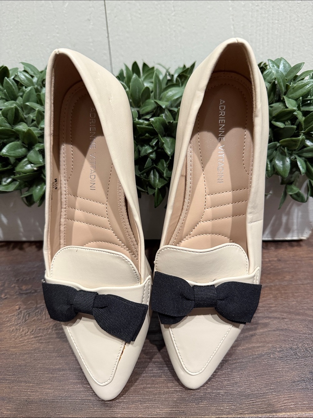 Adrienne Vittadini Cream Pointed Toe Pauletta Flats w Black Bow Accent NWOT 6.5 - Picture 6 of 6